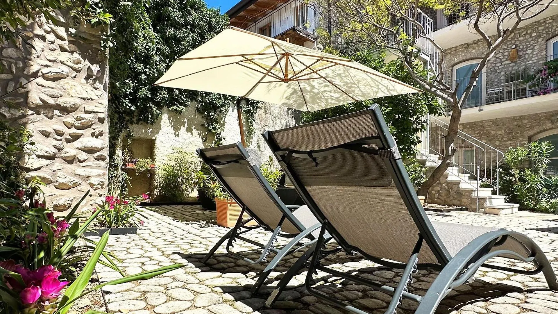 Borgo Dei Sogni Apartment San Felice del Benaco Italy